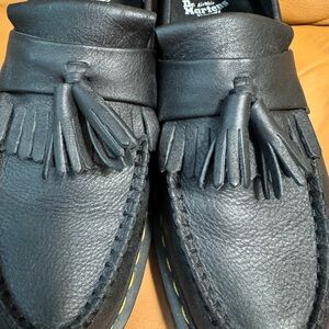 Dr Martens Adrian Yellow Stitch Ambassador Leather Loafers.
Color: Black Size: 8